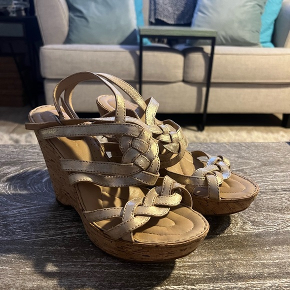 Born Crown brand, size 9 wedge sandal - Picture 3 of 12